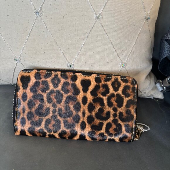 Guess Wallet - Picture 2 of 3